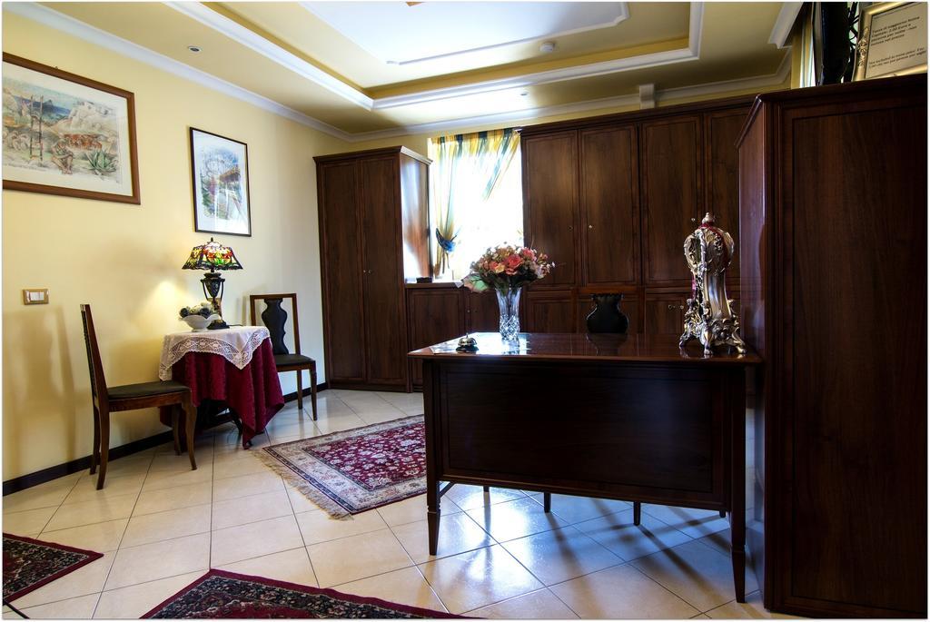 B&B Degli Amici Ciampino Bagian luar foto